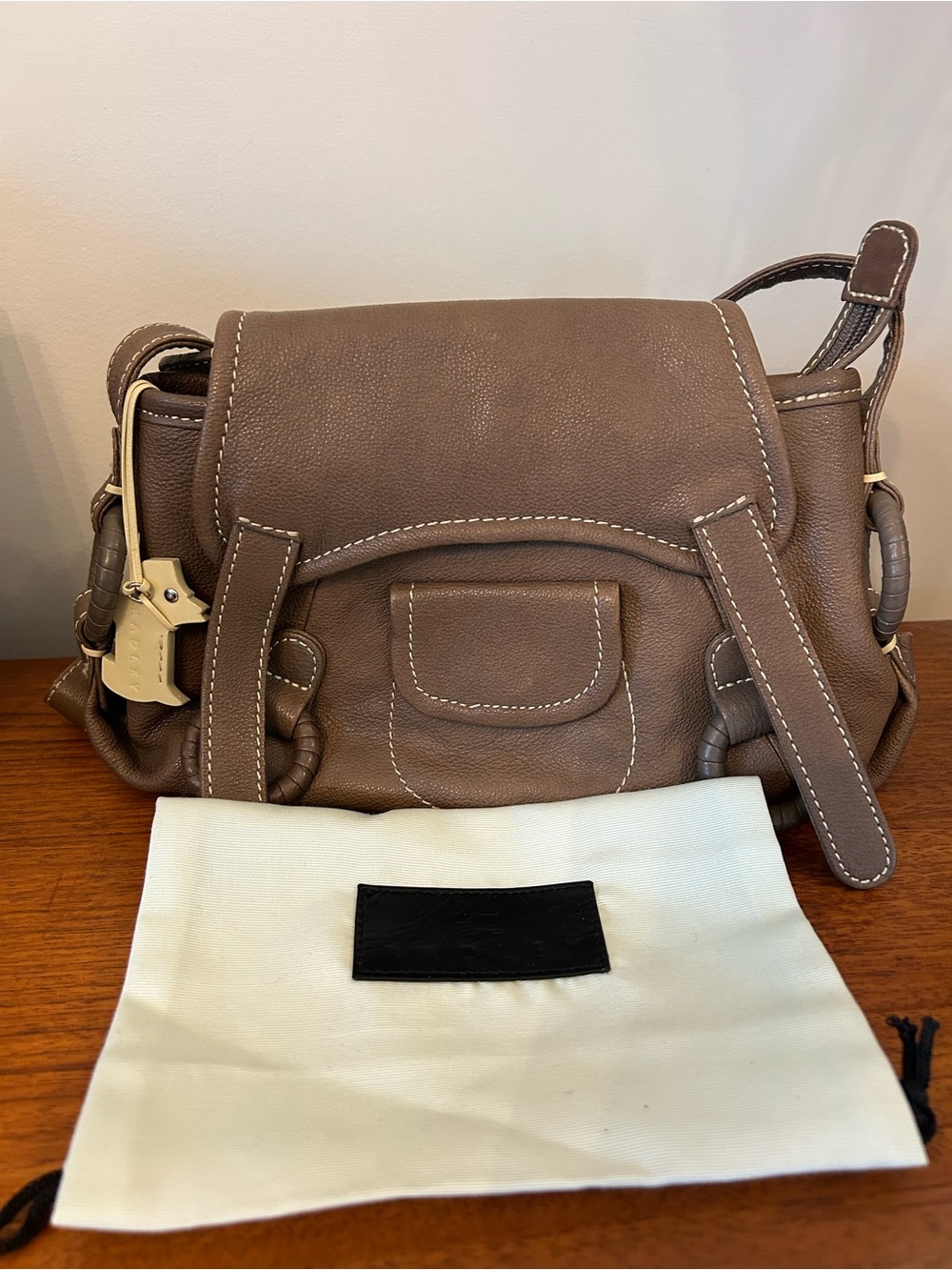 RADLEY LONDON Taupe Pebbled Leather Crossbody Contrast Stitching Like New